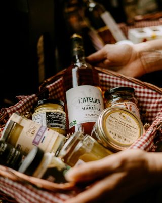 🎉 Celebrate Mother’s Day with customized gift baskets! 🎉 At The French, our gourmet shop in Prague, we’ve got the perfect...