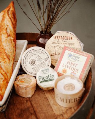 🧀 Come and discover our selection of cheeses at The French, your gourmet shop in Prague! 🧀 Immerse yourself in a world of...