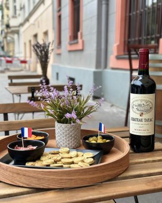 🍷Get ready for aperitif season with The French, your gourmet shop in Prague! Discover our selection of savory snacks,...